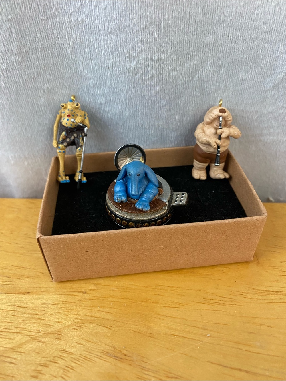 1999 HallmarkStar Wars Max Rebo Band
Miniature Ornaments